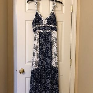 Blue and white summer dress. Only worn 1 time.